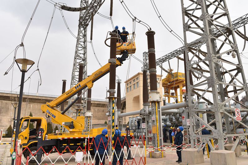 劉家峽水電廠：330千伏母線檢修工作拉開(kāi)帷幕