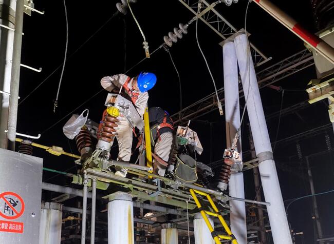國網壽寧縣供電公司夜間檢修保障電力供應