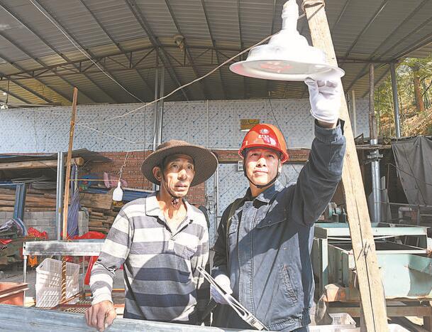 李德青：村民用電滿意，我心里才踏實