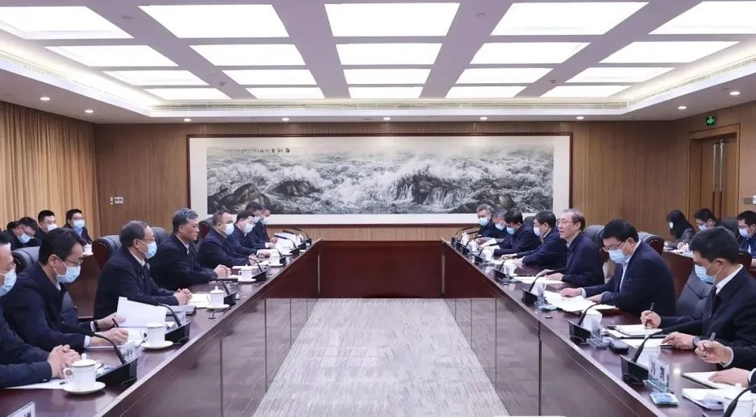 辛保安、張智剛與新疆維吾爾自治區(qū)、新疆生產(chǎn)建設兵團領導會談