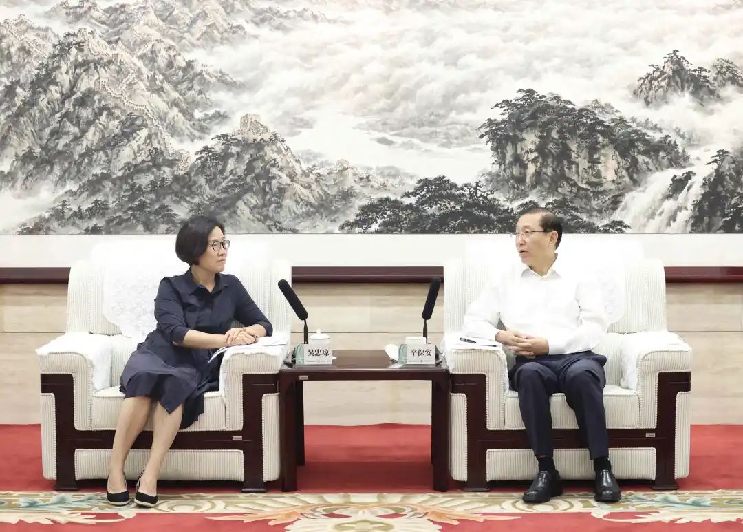 國家電網(wǎng)董事長、黨組書記辛保安與江西省委副書記、贛州市委書記吳忠瓊會談