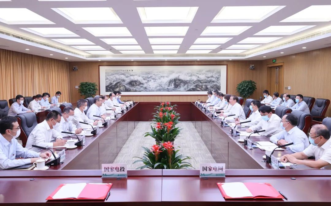 國(guó)家電網(wǎng)董事長(zhǎng)、黨組書(shū)記辛保安與國(guó)家電投董事長(zhǎng)錢(qián)智民、總經(jīng)理江毅會(huì)談