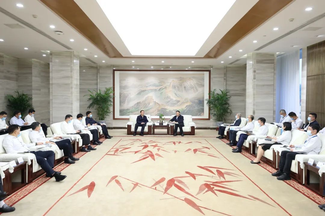 國家電網(wǎng)公司董事長、黨組書辛保安與東方電氣集團董事長俞培根、總經(jīng)理徐鵬會談