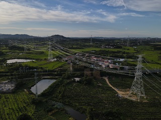 這項(xiàng)工程投產(chǎn)送電，將提高湖北省西電東送通道送電能力