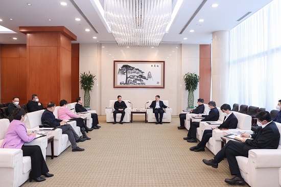 溫樞剛鄧建玲會(huì)見(jiàn)鄂爾多斯市委書(shū)記李理、市長(zhǎng)杜匯良