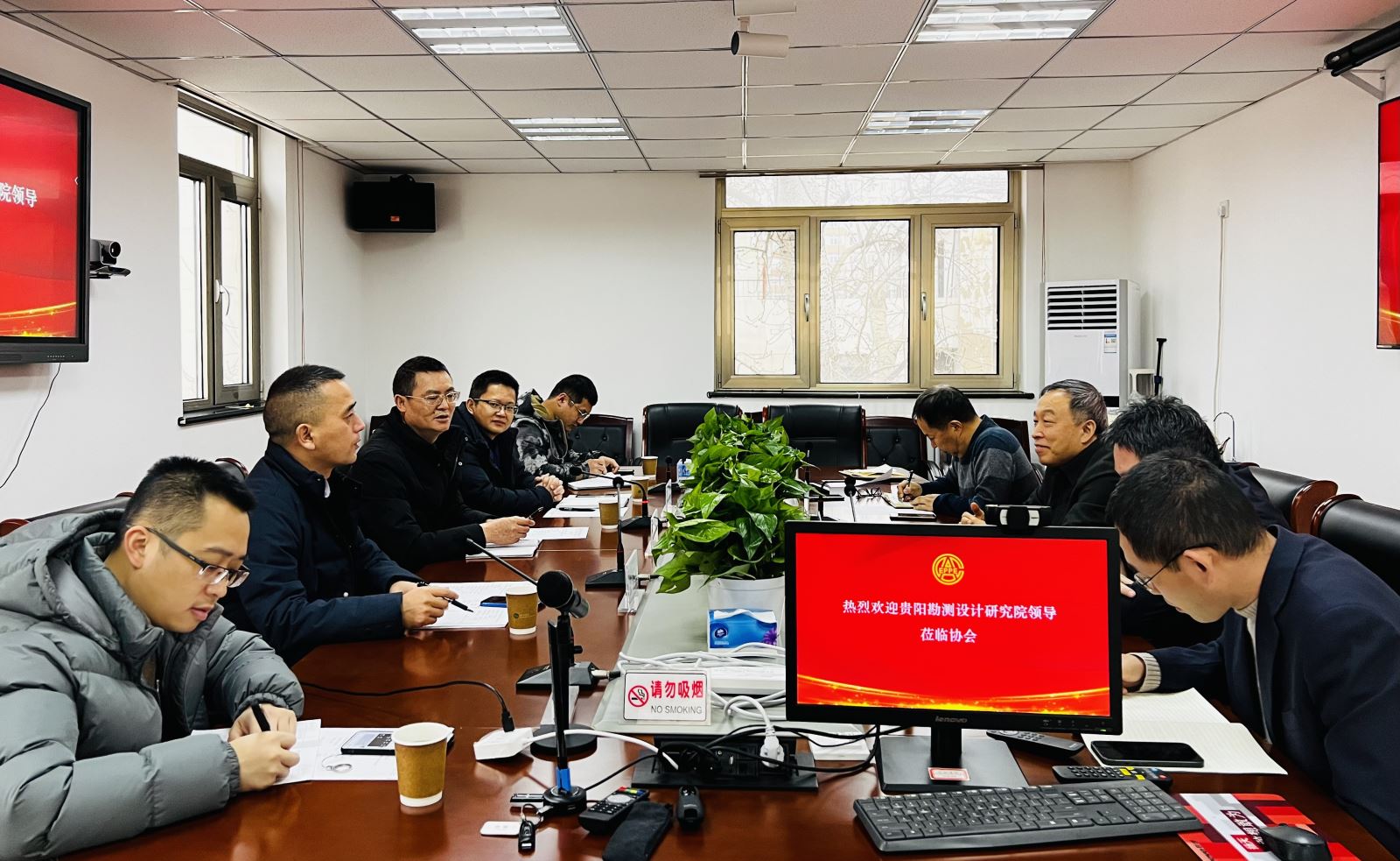 中國(guó)電力規(guī)劃設(shè)計(jì)協(xié)會(huì)李?lèi)?ài)民與中國(guó)電建貴陽(yáng)院、國(guó)網(wǎng)江蘇電力設(shè)計(jì)咨詢公司領(lǐng)導(dǎo)座談交流