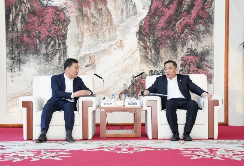 中國(guó)能建董事長(zhǎng)宋海良與明陽智能集團(tuán)董事長(zhǎng)張傳衛(wèi)座談