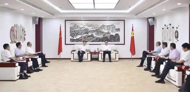 漯河市委書記秦保強、市長黃鈁會見中國電建華中區(qū)總部黨委書記、總經(jīng)理蹇尚友一行
