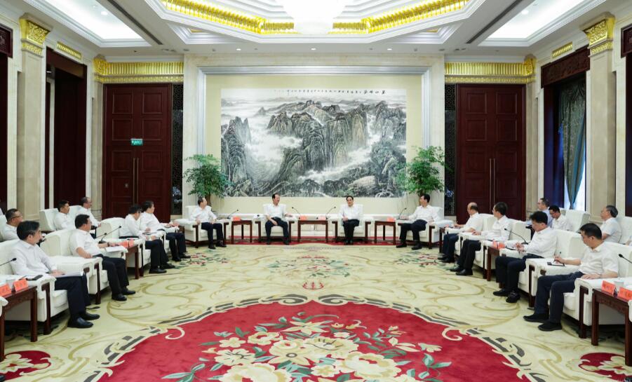 中國(guó)電建黨委書記、董事長(zhǎng)丁焰章拜會(huì)貴州省委書記徐麟、省長(zhǎng)李炳軍