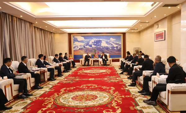 華電集團(tuán)黨組書記、董事長江毅與喀什地委副書記、行署專員艾尼瓦爾·吐爾遜舉行會談