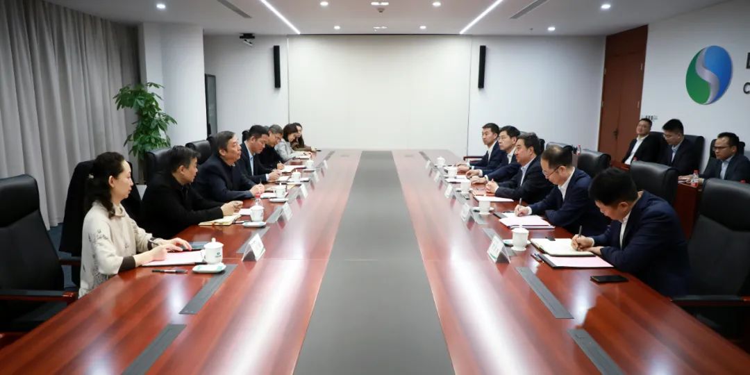 中國電氣裝備黨委書記、董事長白忠泉會見上海市經(jīng)濟(jì)和信息化委員會副主任戎之勤