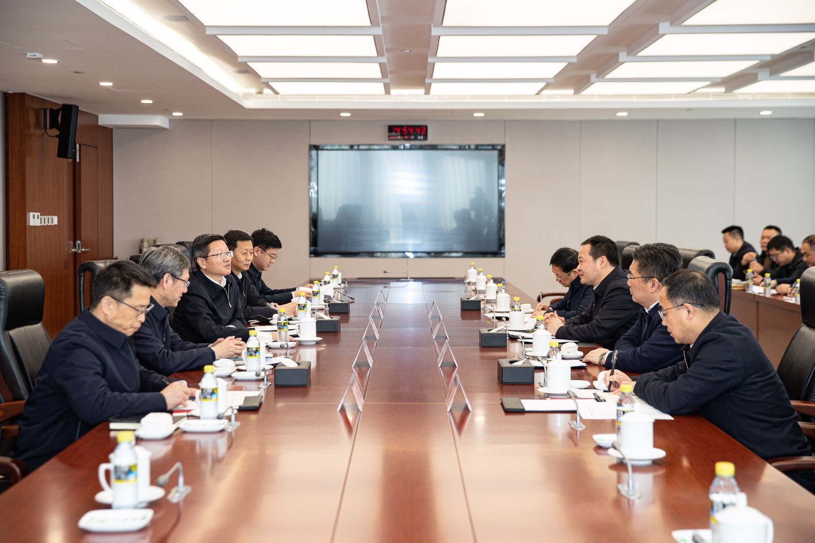 國家能源集團(tuán)公司總經(jīng)理、黨組副書記余兵會見上饒市委書記陳云