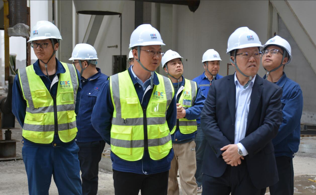中國能建建筑集團(tuán)黨委副書記、總經(jīng)理羅耕能到正寧百萬項(xiàng)目指導(dǎo)調(diào)研
