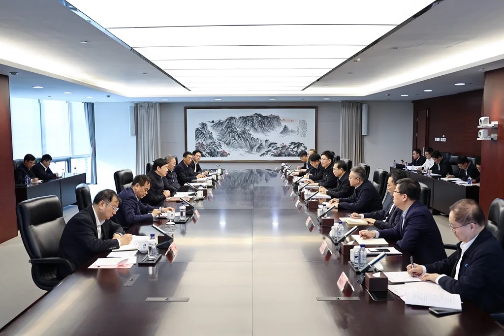 華電集團董事長江毅、總經(jīng)理葉向東與國家電網(wǎng)董事長、黨組書記張智剛會談