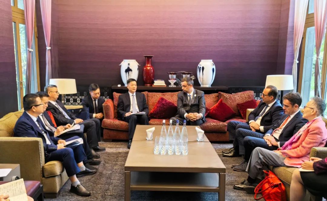 東方電氣集團(tuán)黨組書記、董事長俞培根與法國電力集團(tuán)董事長兼首席執(zhí)行官呂克·雷蒙會談