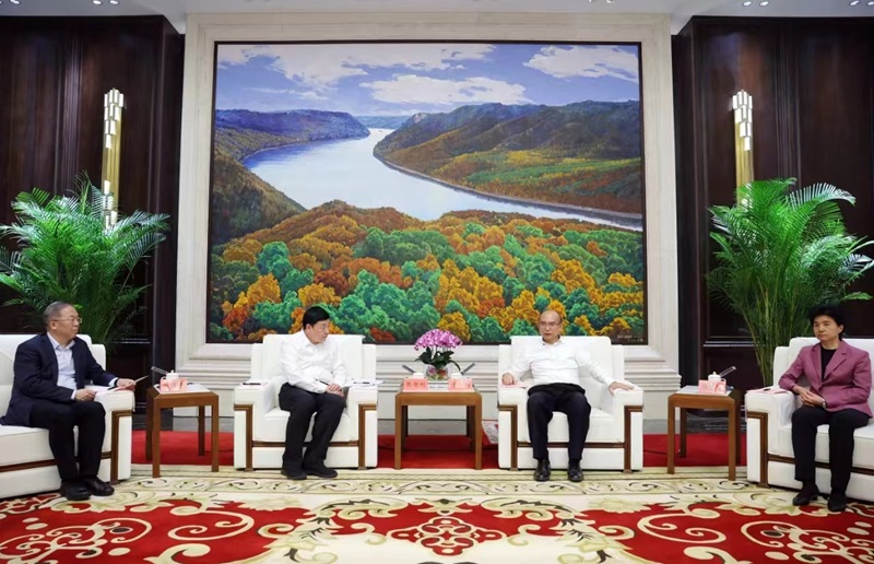 黑龍江省委書記許勤、省委副書記梁惠玲會(huì)見國(guó)家電網(wǎng)董事長(zhǎng)張智剛一行