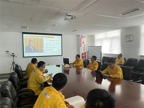 華潤電力南京公司黨委委員、副總經(jīng)理陳超虎參加發(fā)電二部安全聯(lián)系日活動(dòng)