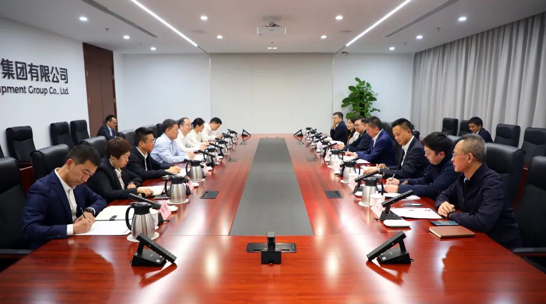 中國電氣裝備黨委書記、董事長李洪鳳會見上海市國資委黨委書記、主任賀青