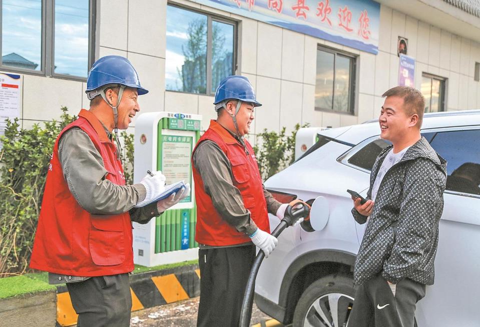國網(wǎng)河南電力公司持續(xù)加大充電基礎(chǔ)設(shè)施建設(shè)力度，做好充電服務保障