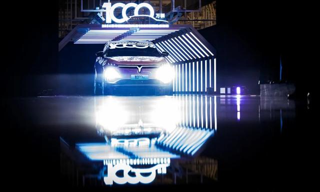 年產(chǎn)量破千萬，中國新能源汽車挑戰(zhàn)中前行