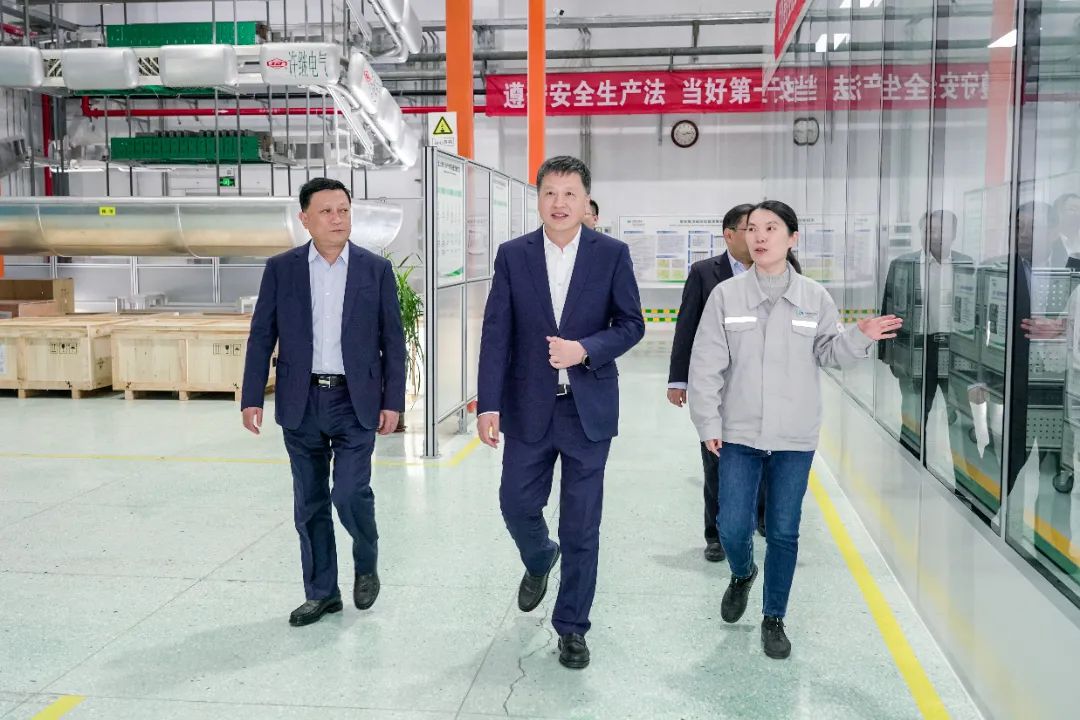 中國電氣裝備黨委副書記、總經(jīng)理周群到河南所屬企業(yè)調(diào)研