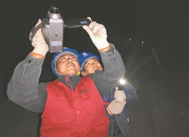 青海貴南縣：零下15攝氏度，冬夜巡檢保供電