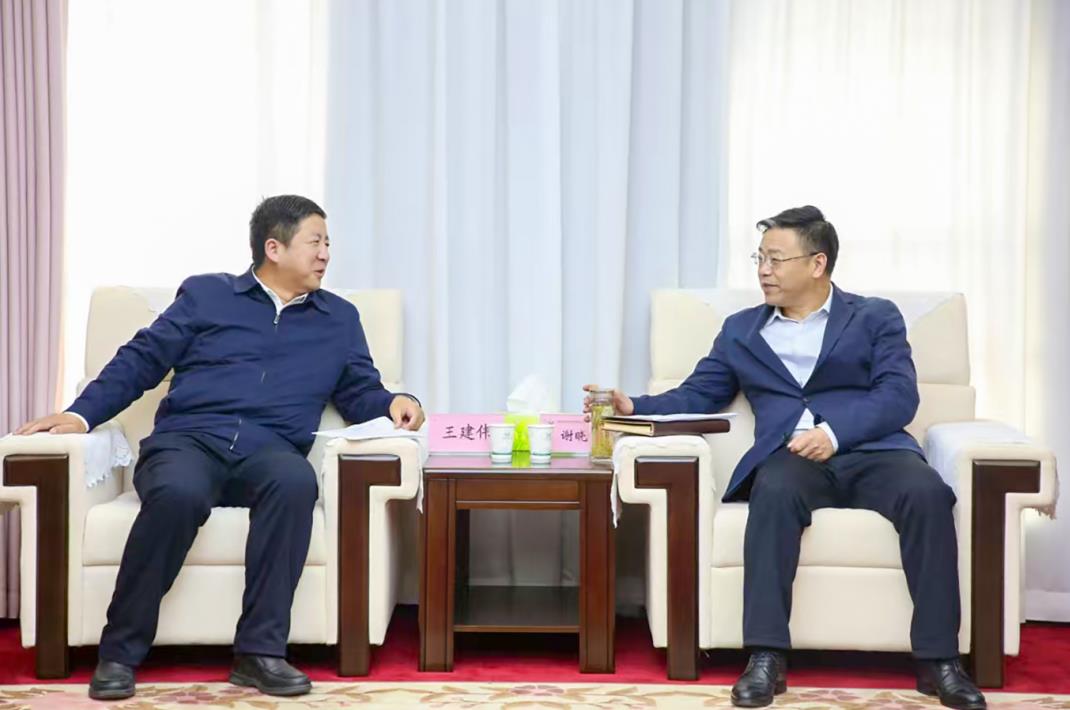 大唐甘肅公司黨委書記、董事長王建偉與甘肅能化集團黨委書記、董事長謝曉鋒會談