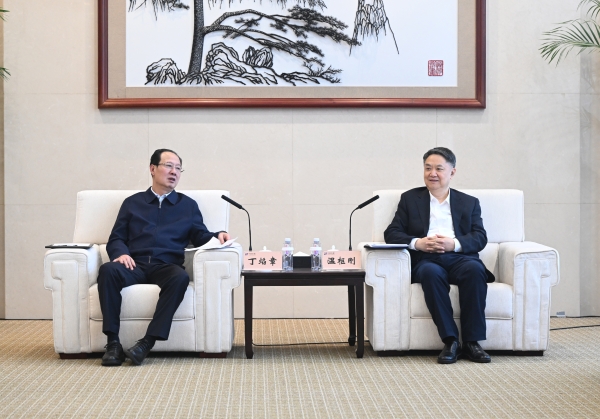 丁焰章與中國(guó)華能董事長(zhǎng)、黨組書(shū)記溫樞剛會(huì)談