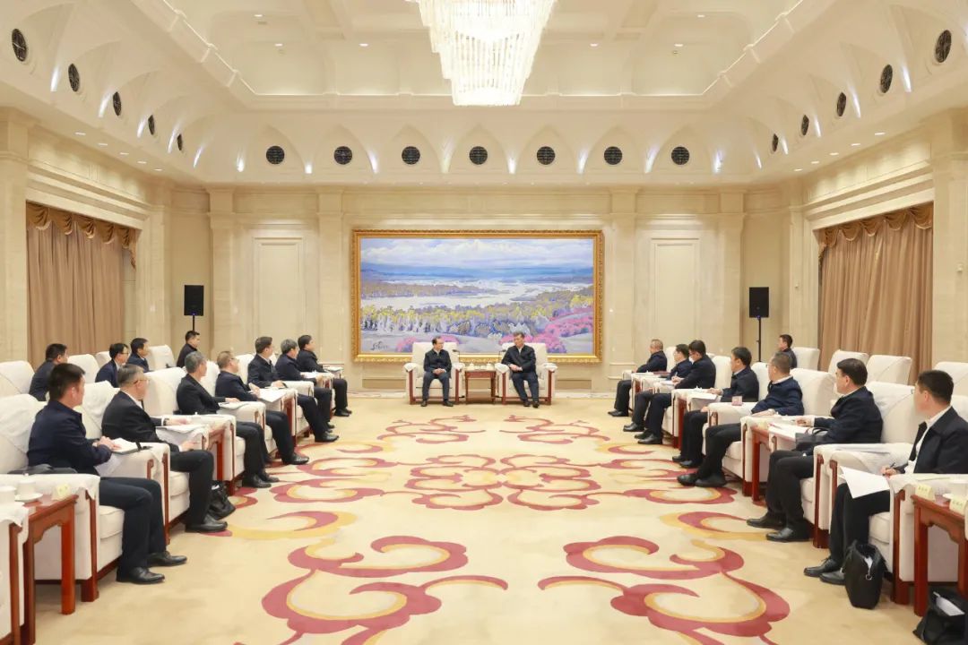 華電集團黨組書記、董事長江毅與新疆維吾爾自治區(qū)主要領導舉行會談