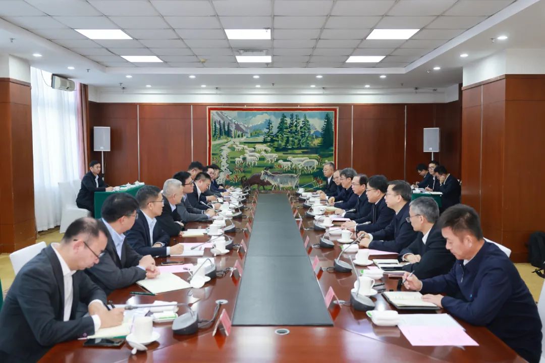 華電集團(tuán)黨組書記、董事長江毅與上海電氣黨委書記、董事長吳磊舉行會談