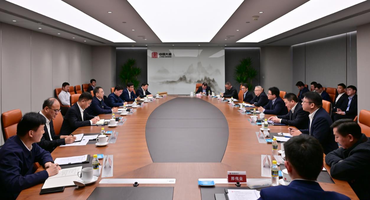 大唐集團黨組書記、董事長鄒磊與上海電氣黨委書記、董事長吳磊會談