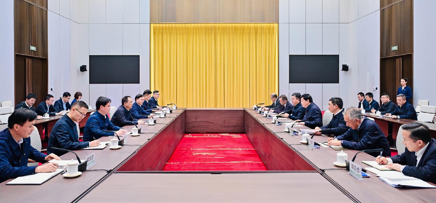 中國大唐集團董事長鄒磊、總經(jīng)理張傳江與國家電網(wǎng)董事長張智剛、總經(jīng)理龐驍剛會談