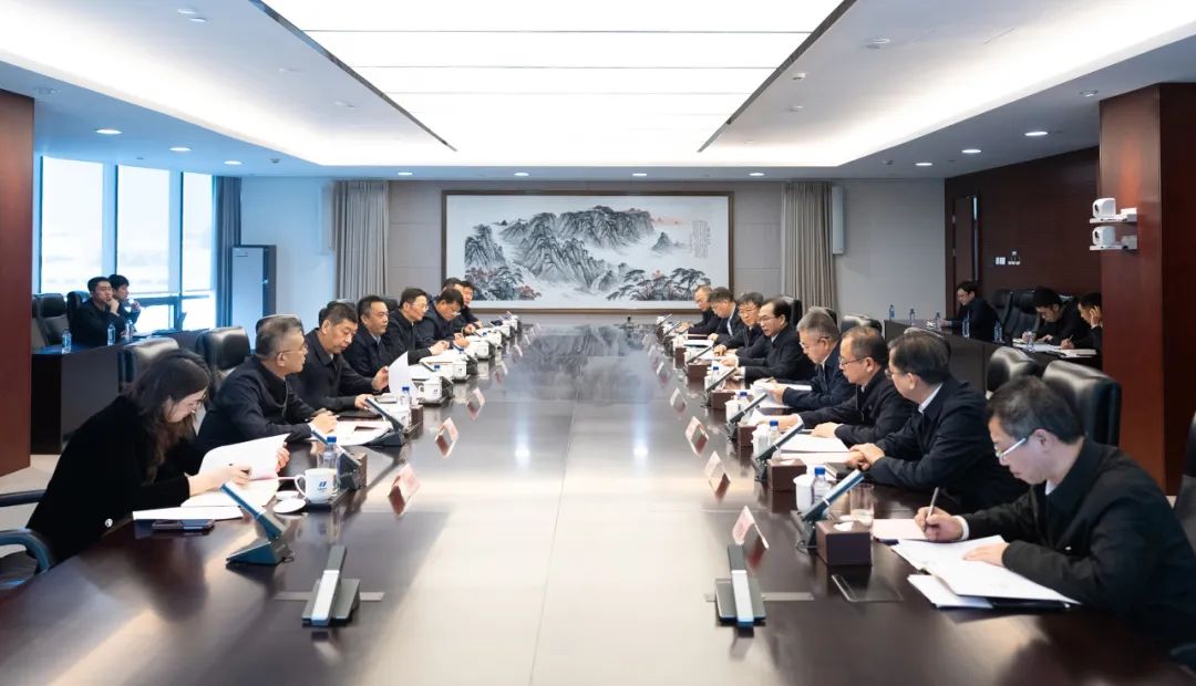 華電集團(tuán)董事長江毅、總經(jīng)理葉向東與哈電集團(tuán)董事長曹志安、總經(jīng)理黃偉舉行會談