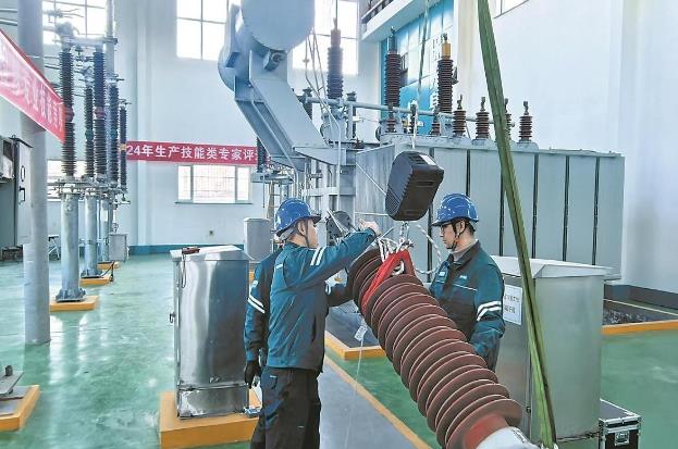 山西晉城供電研制組合器具，變壓器高壓套管吊裝無須登高